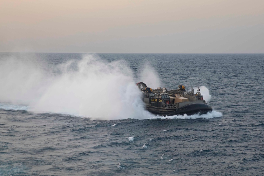 USS Bataan (LHD 5) LCAC Ops