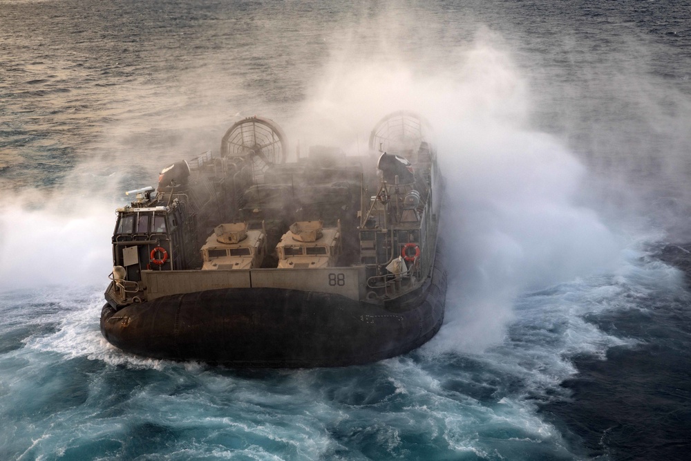 USS Bataan (LHD 5) LCAC Ops