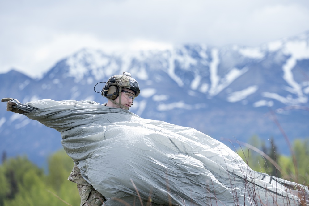 3rd Air Support Operations Squadron conducts airborne training at JBER