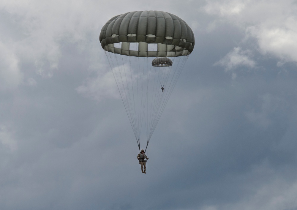 3rd Air Support Operations Squadron conducts airborne training at JBER