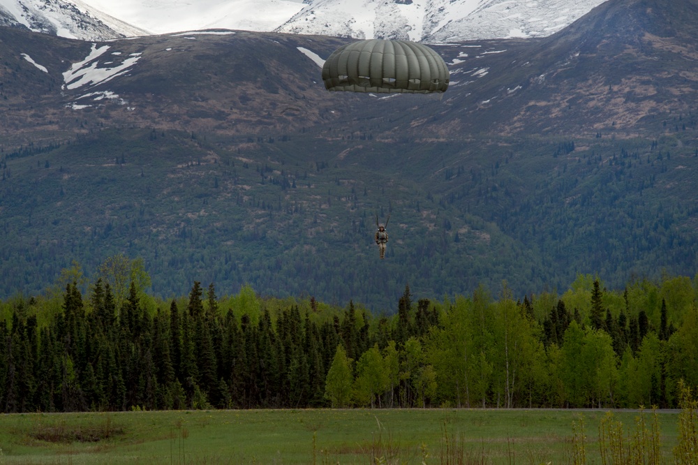 3rd Air Support Operations Squadron conducts airborne training at JBER