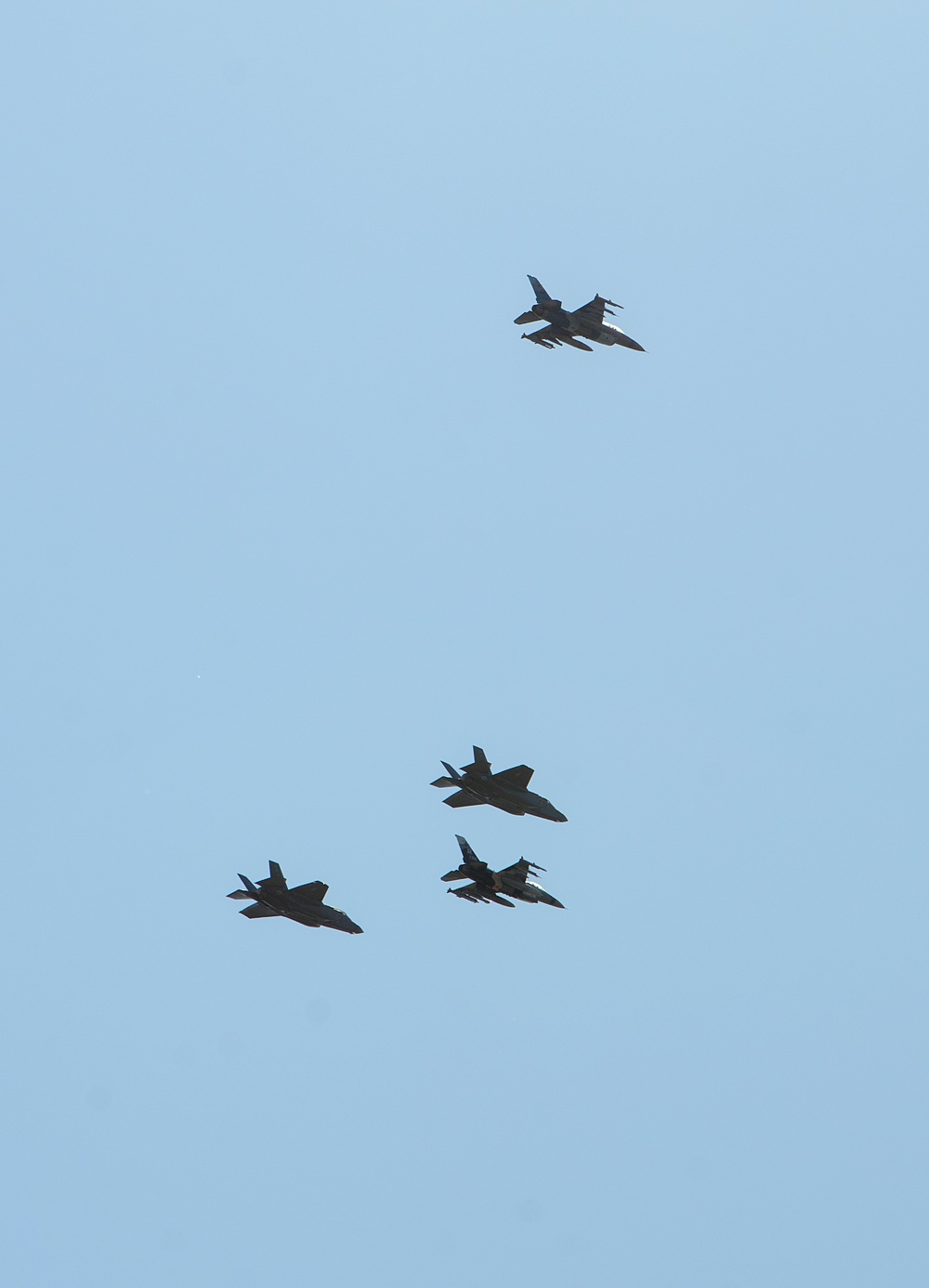 Eielson flyover salutes Fairbanks community, first responders