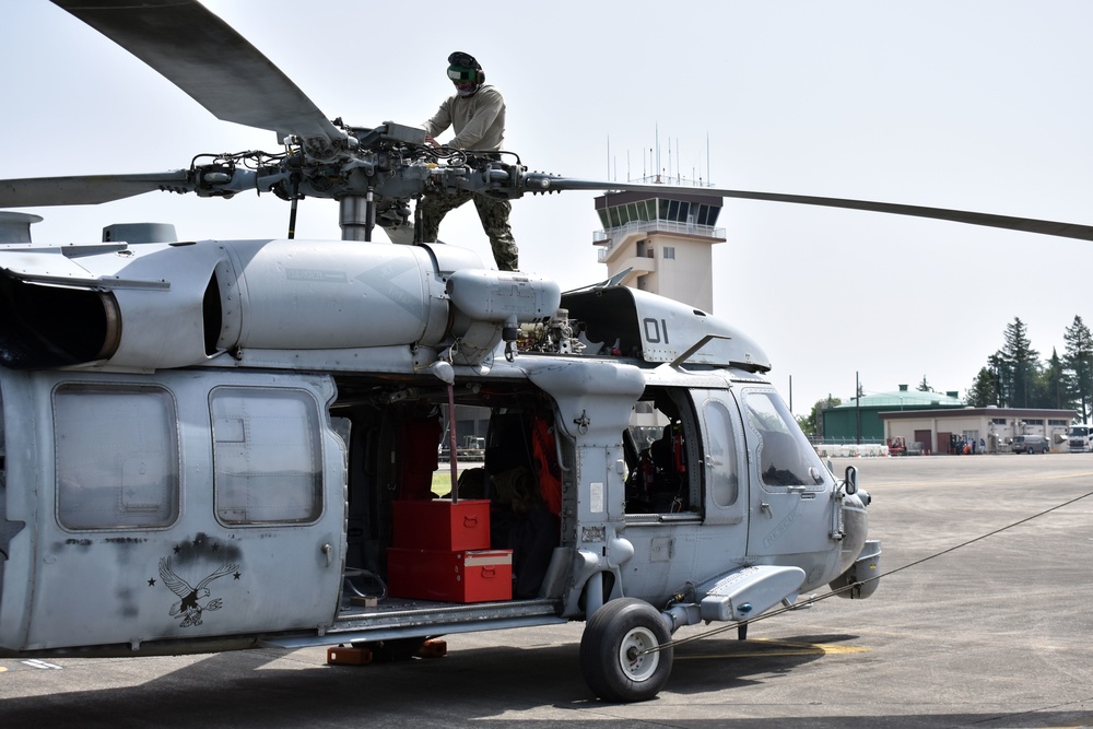 Camp Zama hosts Navy aviators from Atsugi