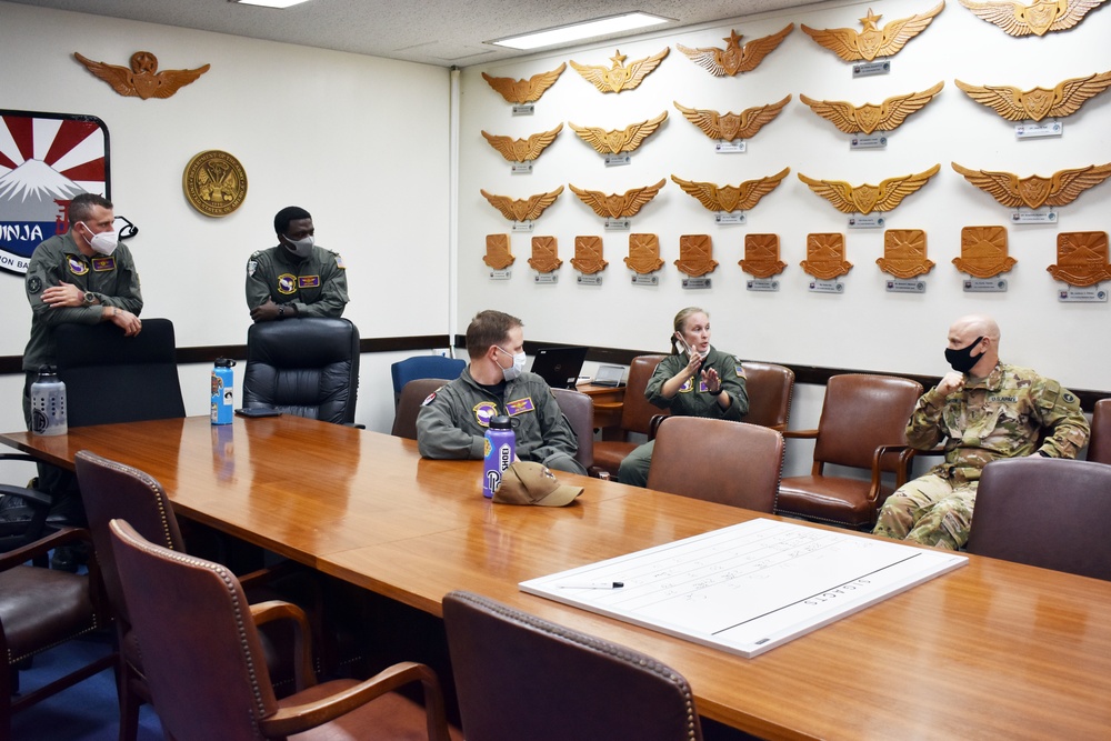 Camp Zama hosts Navy aviators from Atsugi