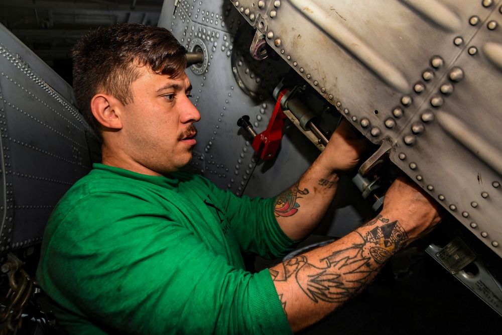 USS Harry S. Truman (CVN 75) transits the Atlantic Ocean