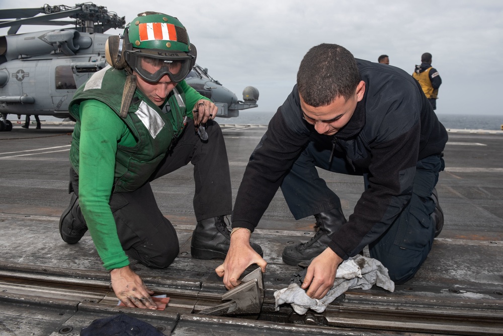 USS Harry S. Truman (CVN 75) transits the Atlantic Ocean