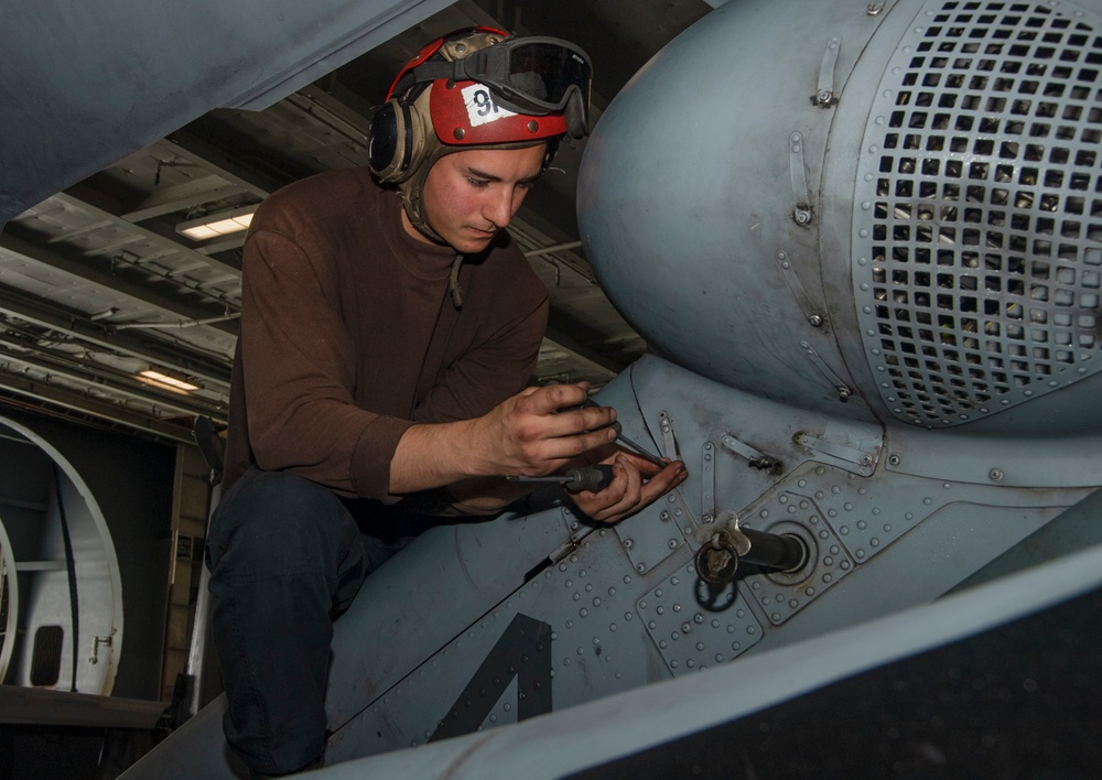 USS Harry S. Truman (CVN 75) transits the Atlantic Ocean