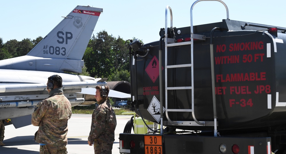 52nd FW participates in 'hot-pit refueling' ACE exercise