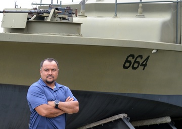 Newport News, Virginia Native is Awarded Civilian Commendation Medal from Navy Expeditionary Combat Command