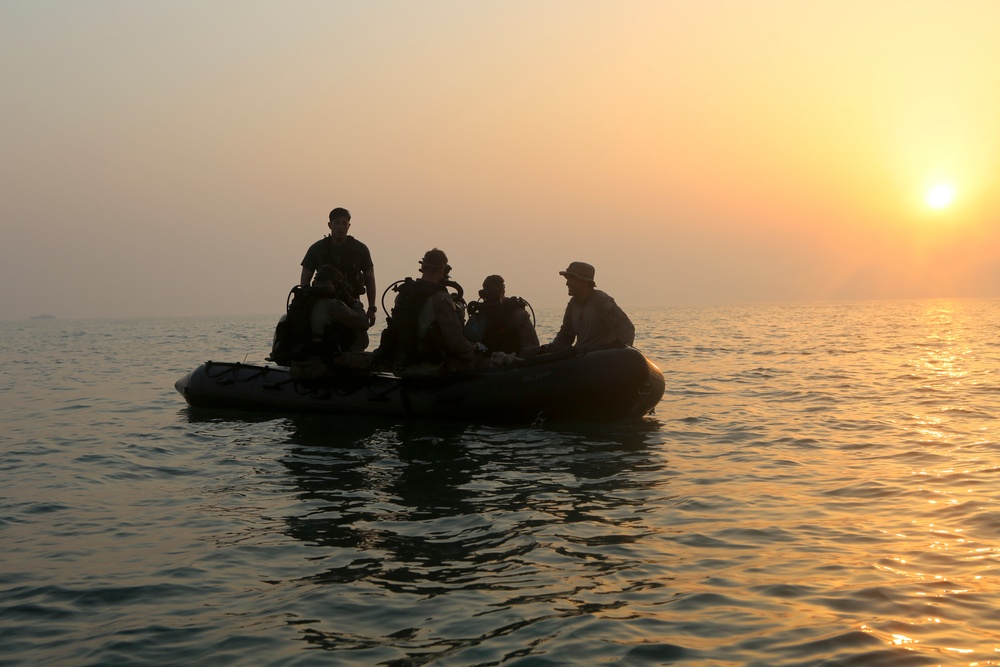 MRF Marines dive in Arabian Gulf