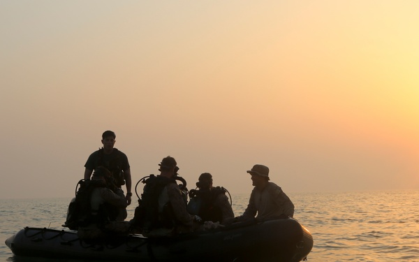 MRF Marines dive in Arabian Gulf