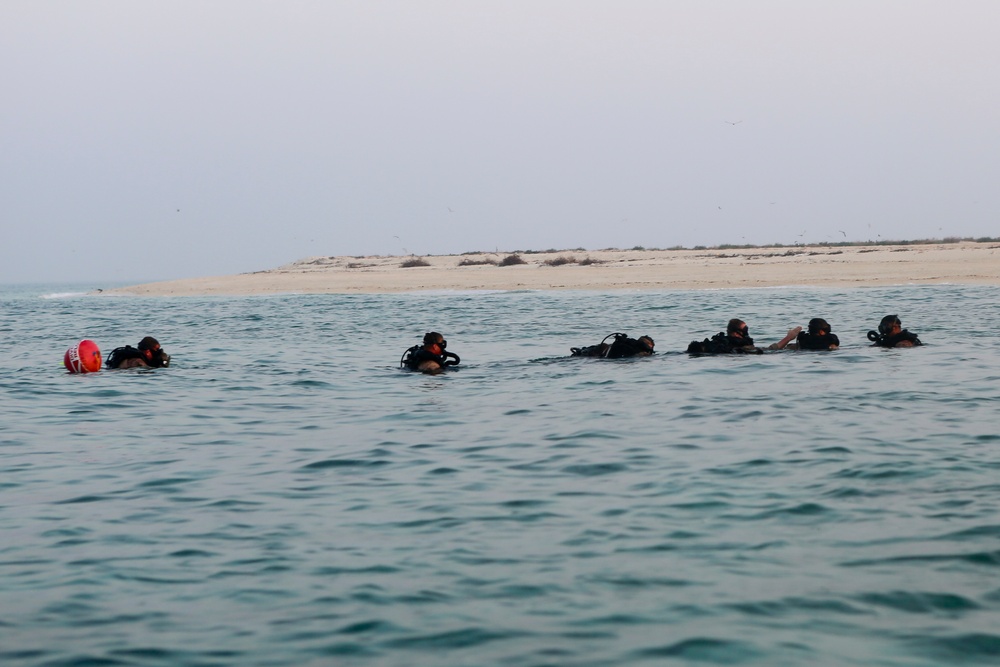 MRF Marines dive in Arabian Gulf