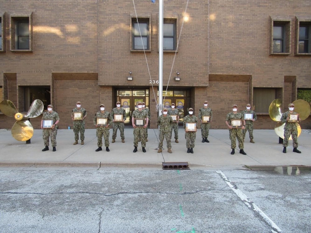 Surface Warfare Engineering School Command Great Lakes Sailors Earn MTS Designation