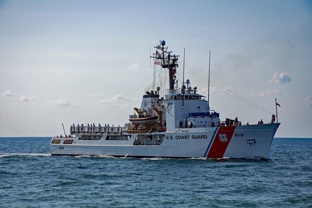 Coast Guard seizes 1,090 lbs of suspected cocaine from smuggling vessel off Central American coast