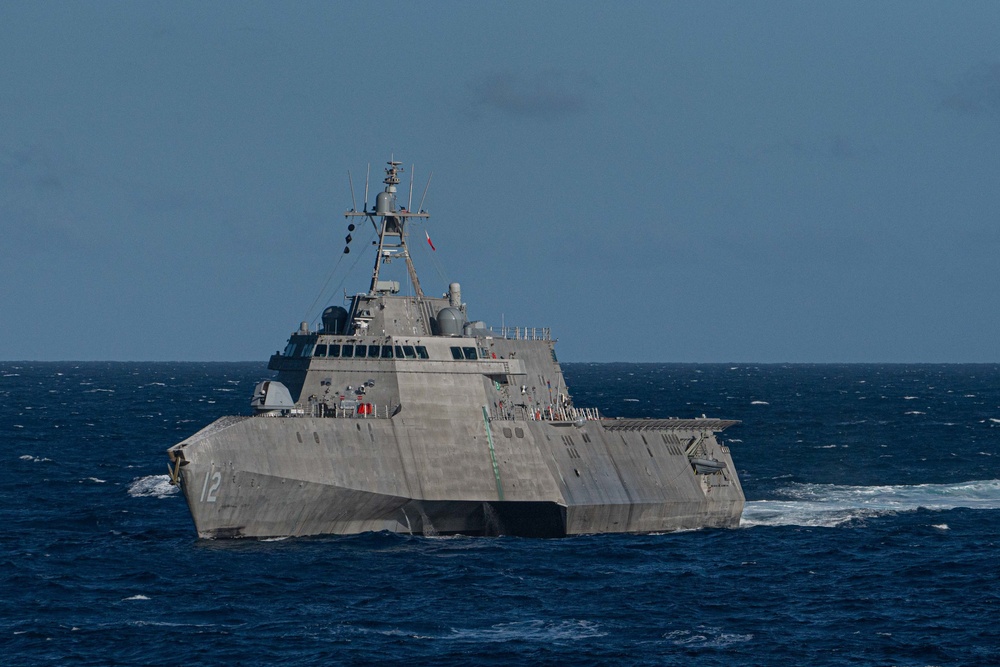 USS Omaha (LCS 12) transits the Pacific Ocean