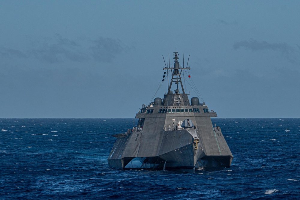 USS Omaha (LCS 12) transits the Pacific Ocean