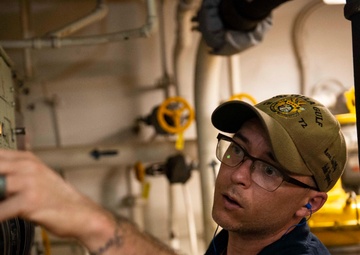 Vella Gulf Conducts Operations in the Gulf of Aden