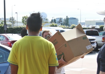 Cal Guard Chaplain brings USO morale bags to medical teams