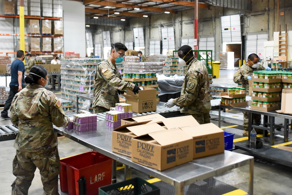 Soldiers assemble emergency kits at LA Regional Food Bank