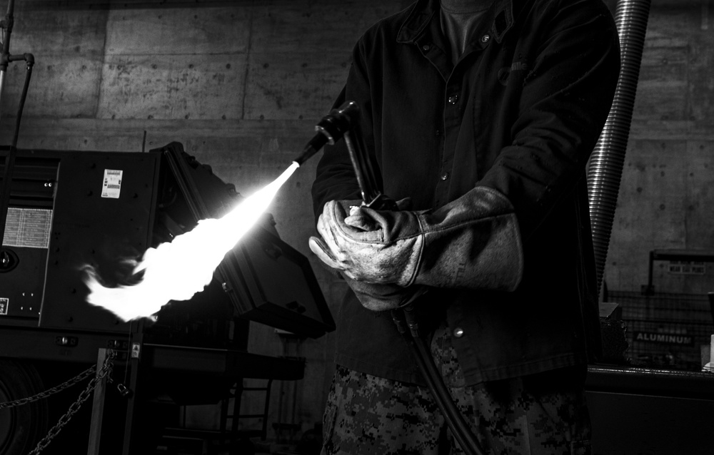 Bright Burn | 3rd MLG metal worker welds a Quadcon