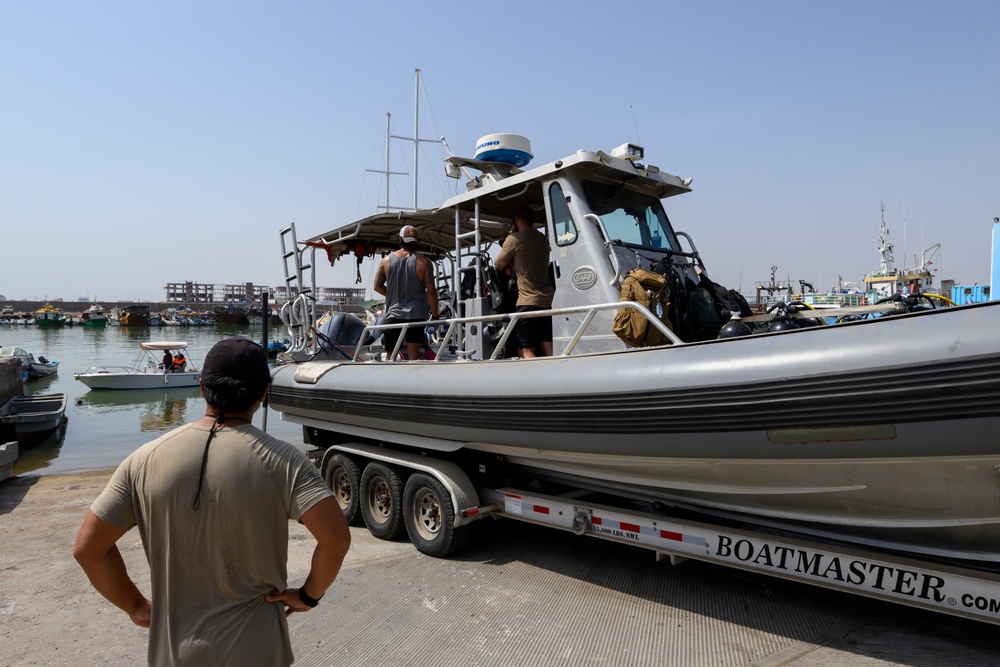 82nd Expeditionary Rescue Squadron performs dive training