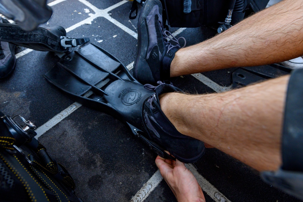 82nd Expeditionary Rescue Squadron performs dive training