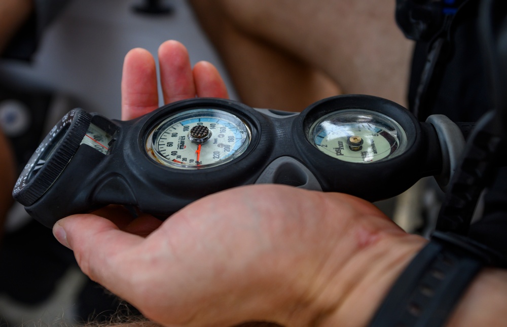 82nd Expeditionary Rescue Squadron performs dive training