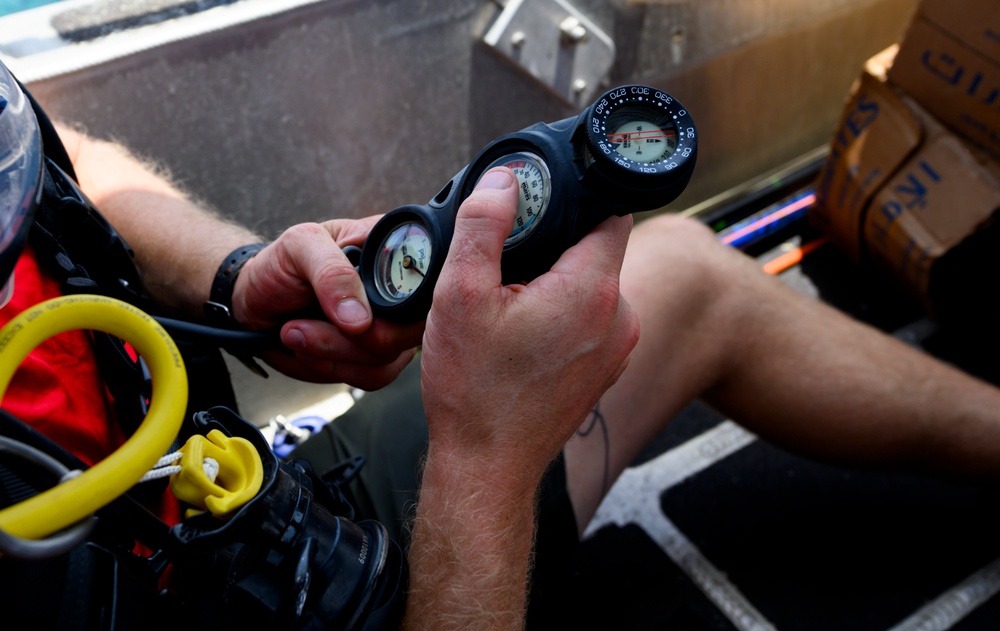 82nd Expeditionary Rescue Squadron performs dive training