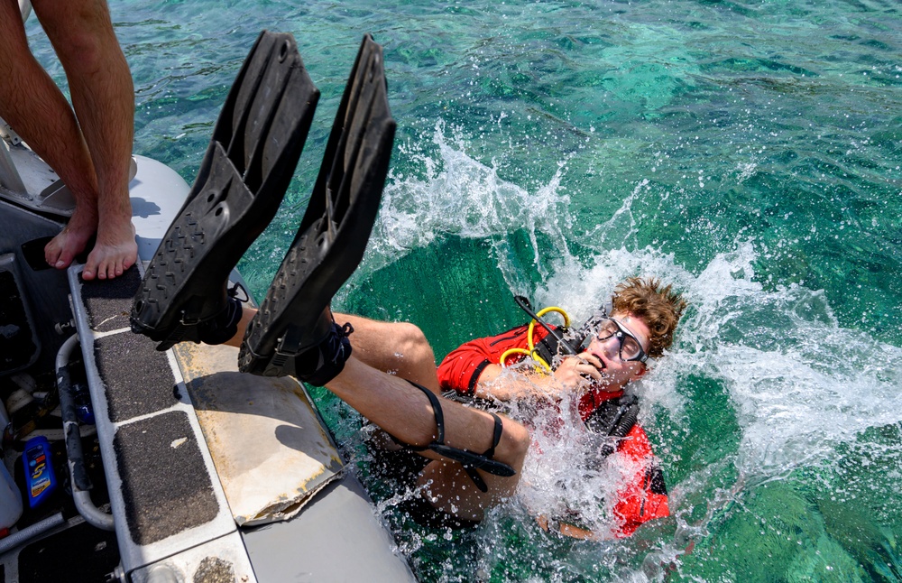 82nd Expeditionary Rescue Squadron performs dive training