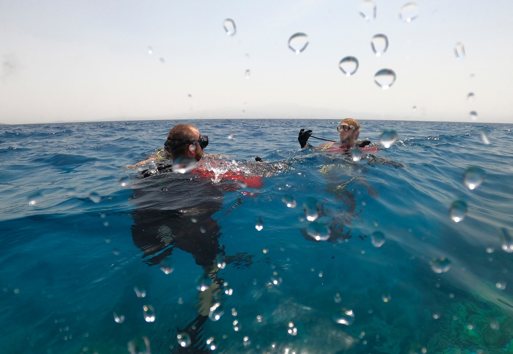 82nd Expeditionary Rescue Squadron performs dive training