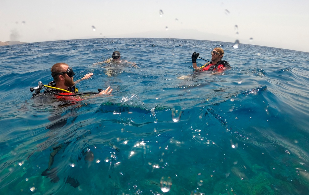 82nd Expeditionary Rescue Squadron performs dive training