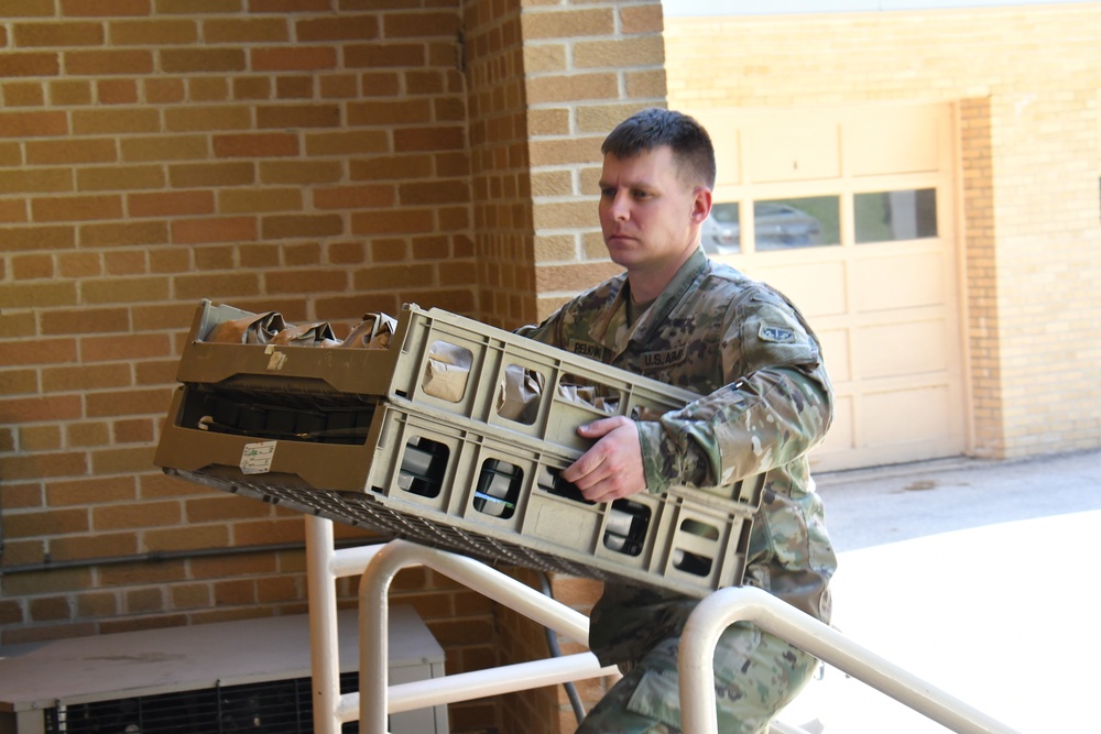 Wisconsin National Guard Soldiers and Airmen Assist Isolation Facilities in Milwaukee, Wis.