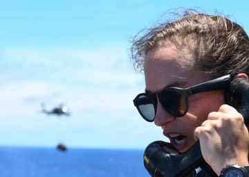 USS Blue Ridge Conducts UNREP with USNS Tippecanoe