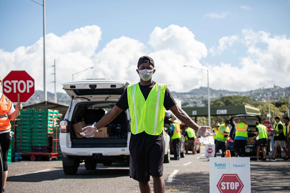 25 ID Soldiers Aid Community at Food Drive in Response to COVID-19