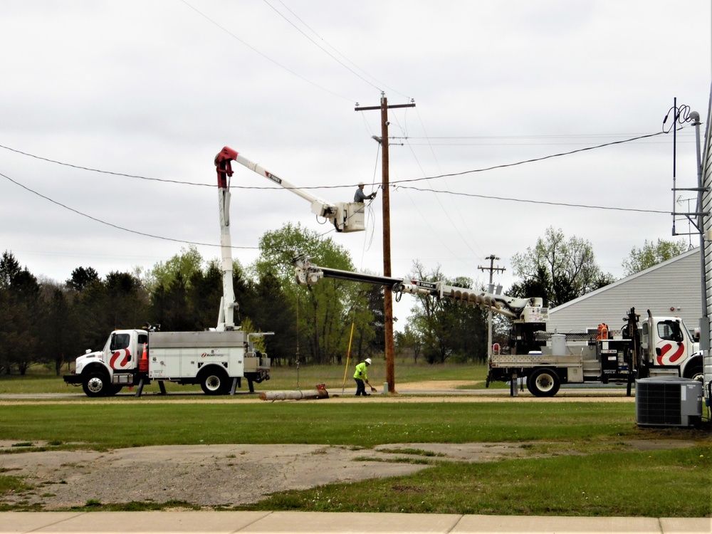 Power company linemen complete work at Fort McCoy