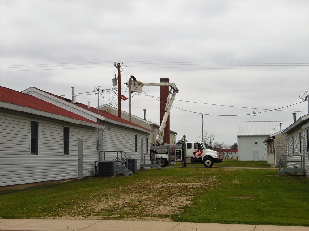 Power company linemen complete work at Fort McCoy