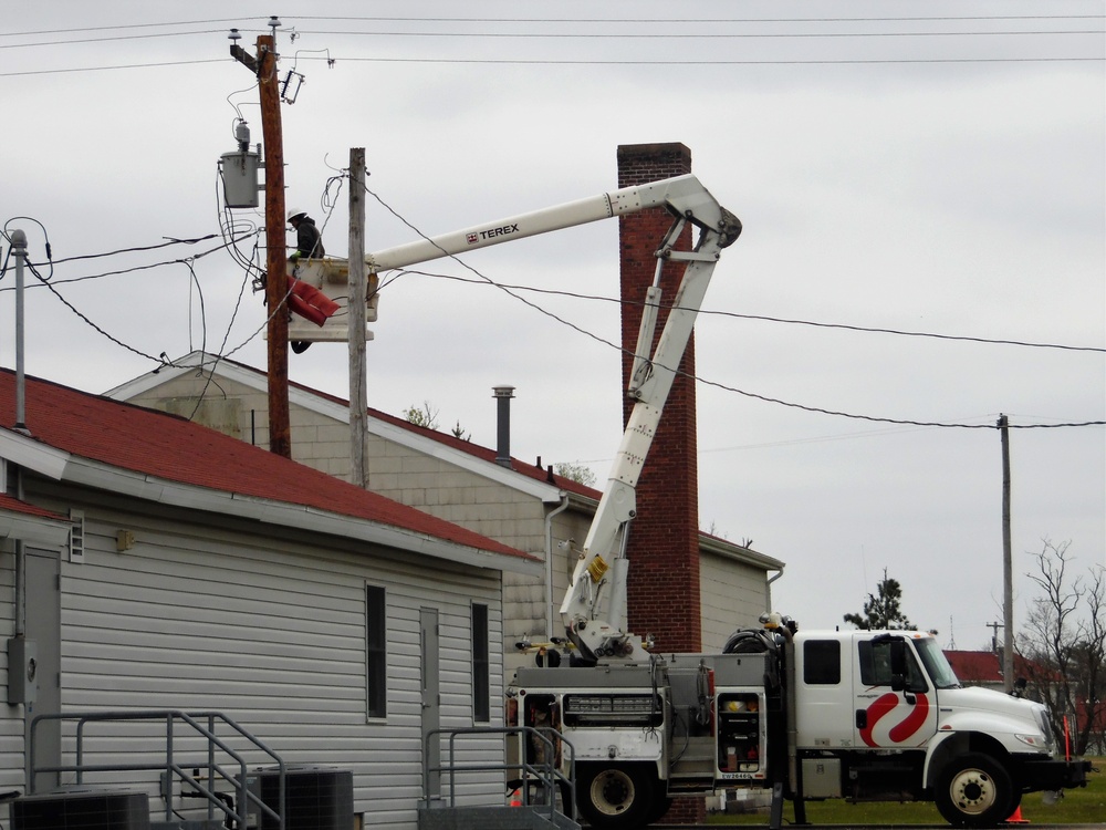 Power company linemen complete work at Fort McCoy