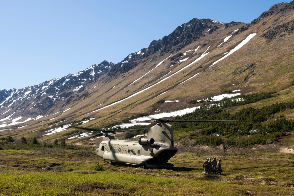 Battlefield Airmen, Army aviators and pathfinders conduct airborne training at JBER