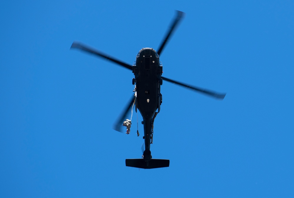 Battlefield Airmen, Army aviators and pathfinders conduct airborne training at JBER