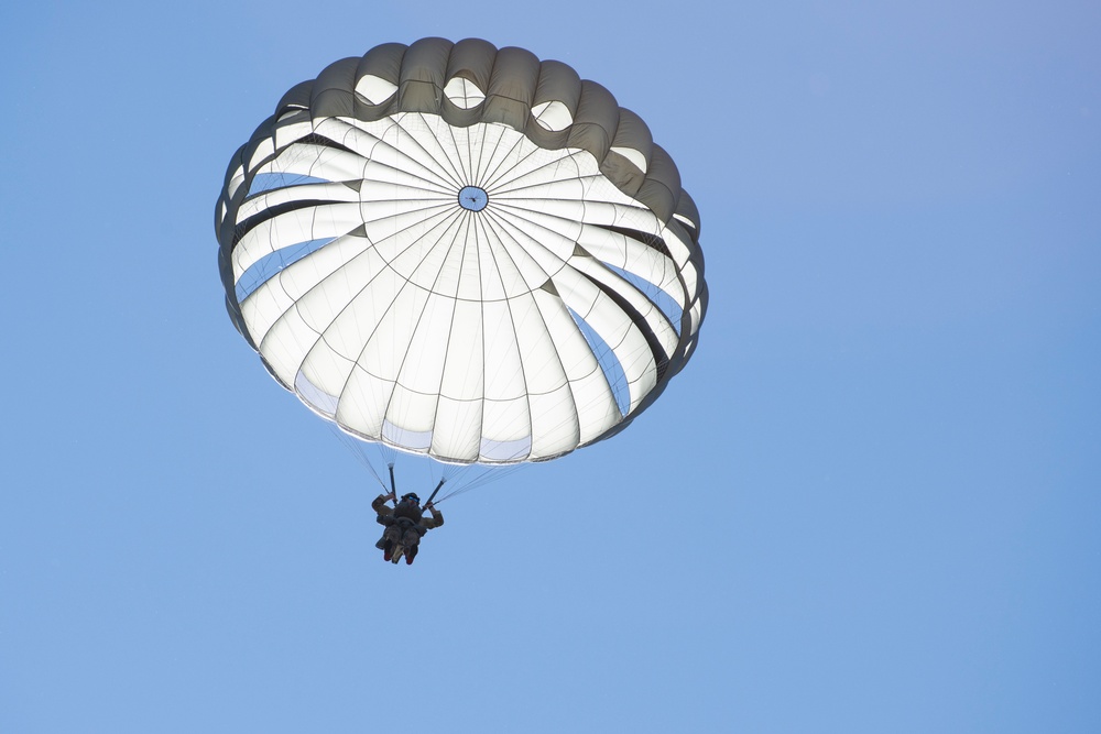 Battlefield Airmen, Army aviators and pathfinders conduct airborne training at JBER