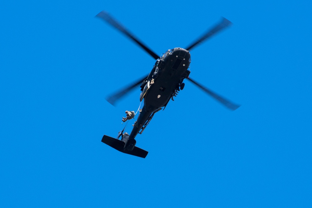 Battlefield Airmen, Army aviators and pathfinders conduct airborne training at JBER