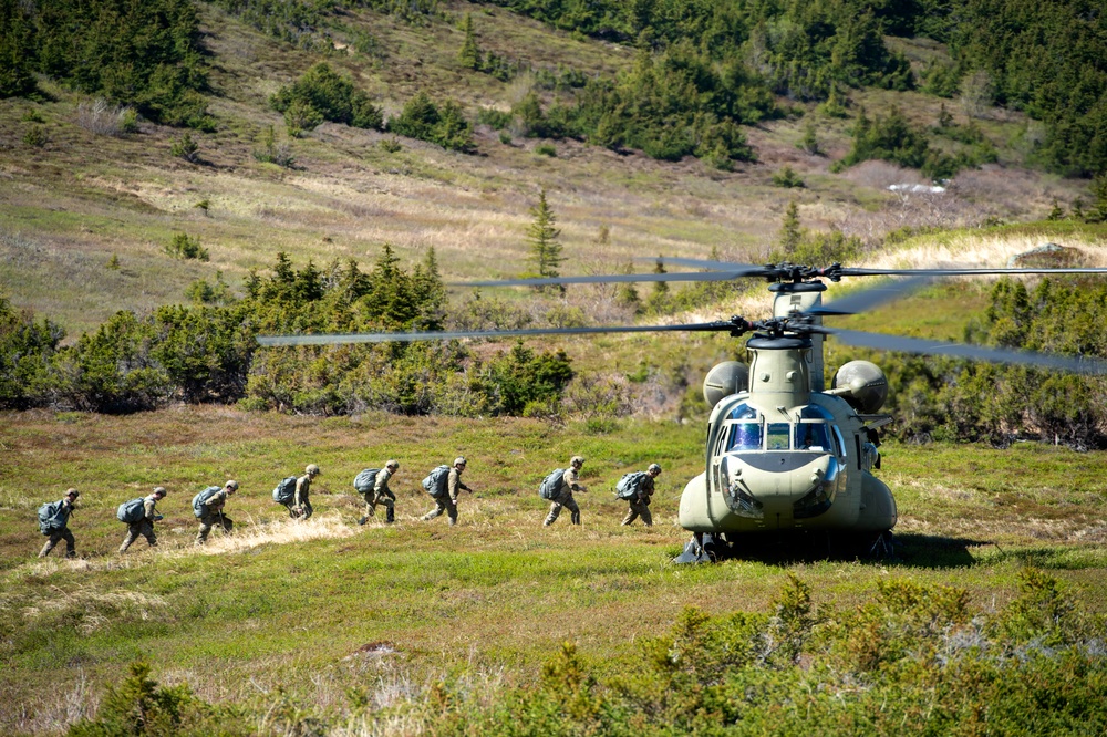 Battlefield Airmen, Army aviators and pathfinders conduct airborne training at JBER