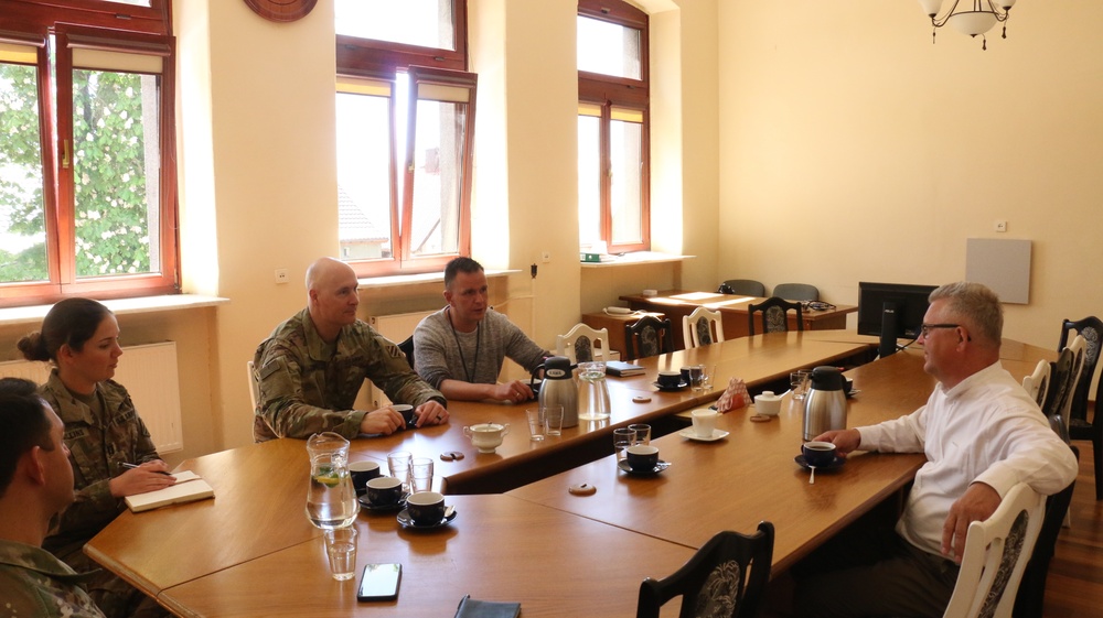 2ABCT Commander Visits Mayor of Ińsko