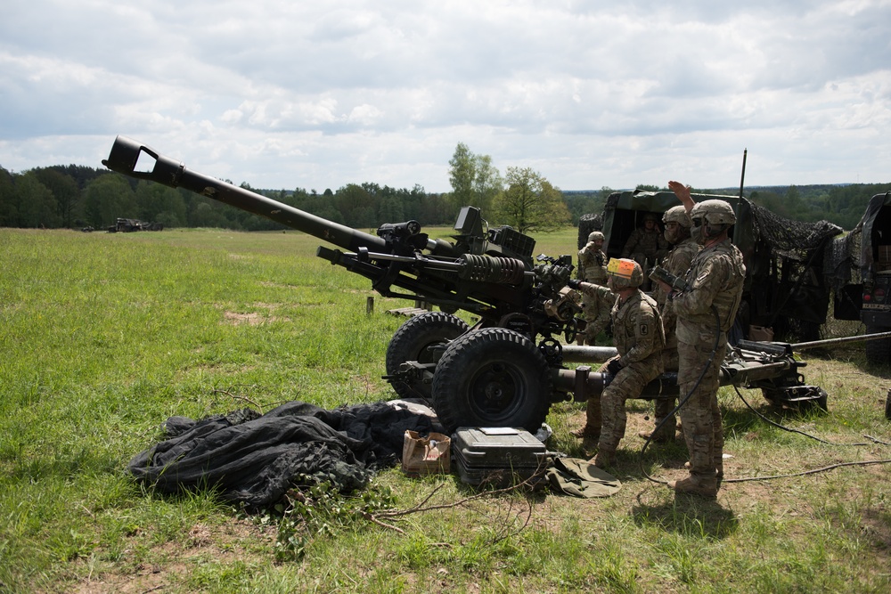 Artillery Paratroopers send rounds downrange