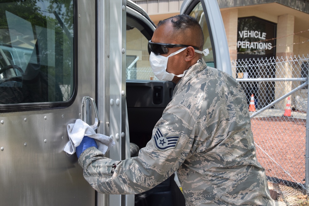 Reserve Citizen Airmen help transportation efforts amid coronavirus pandemic