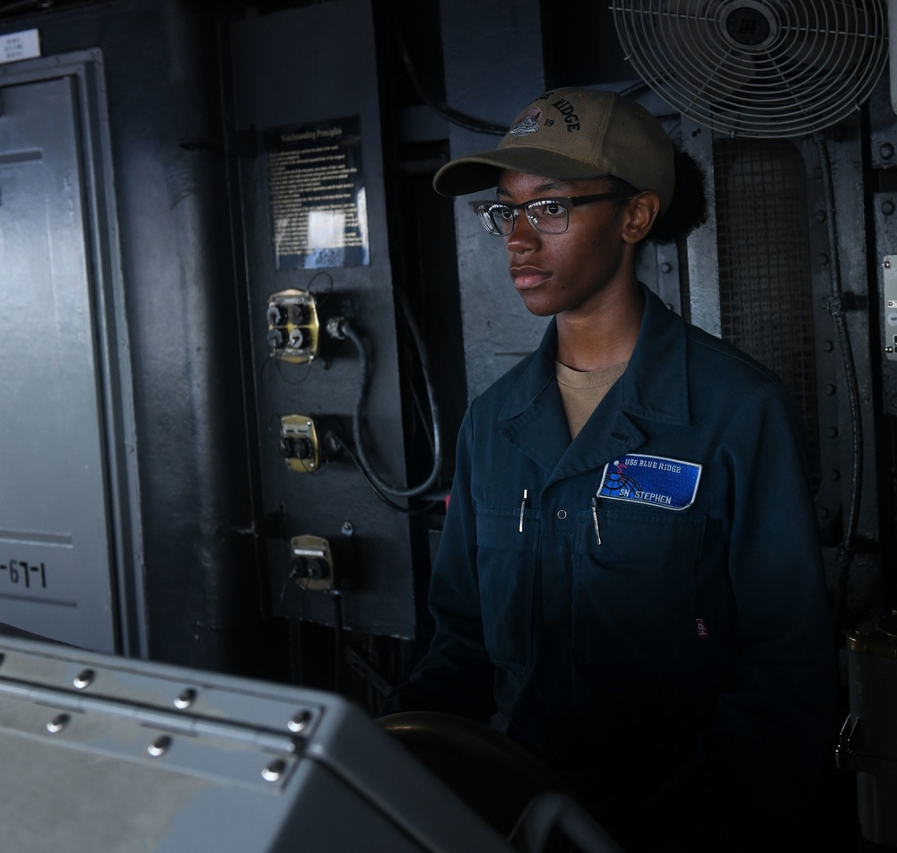 USS Blue Ridge Bridge Watchstanders Keep Ship Operations Running Smoothly