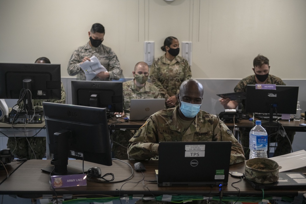 JASDF visits the Joint COVID-19 Response Center and US Naval Hospital