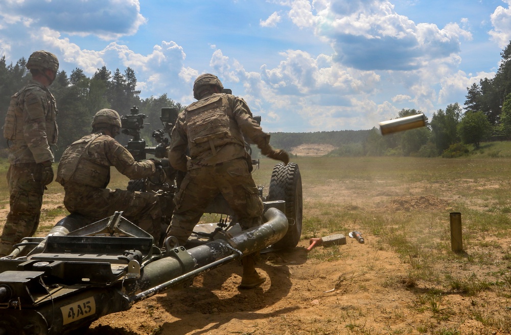 4th Battalion, 319th Airborne Field Artillery Regiment conducts &quot;Killer Junior&quot; live-fire exercise