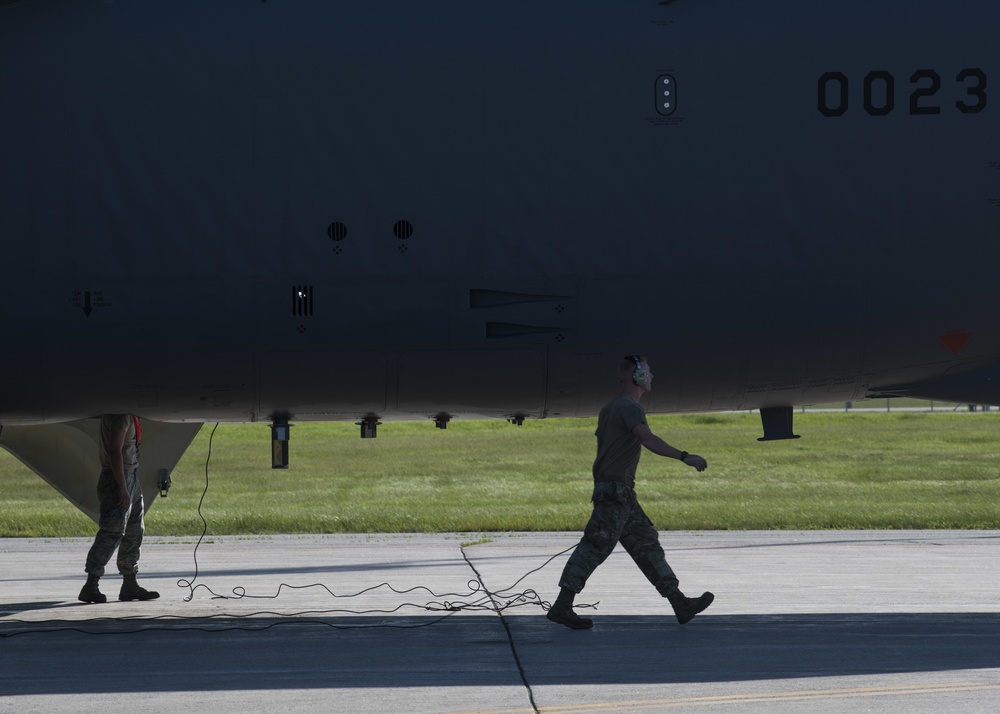 B-52H Stratofortresses integrate with Norwegian aircraft in high North