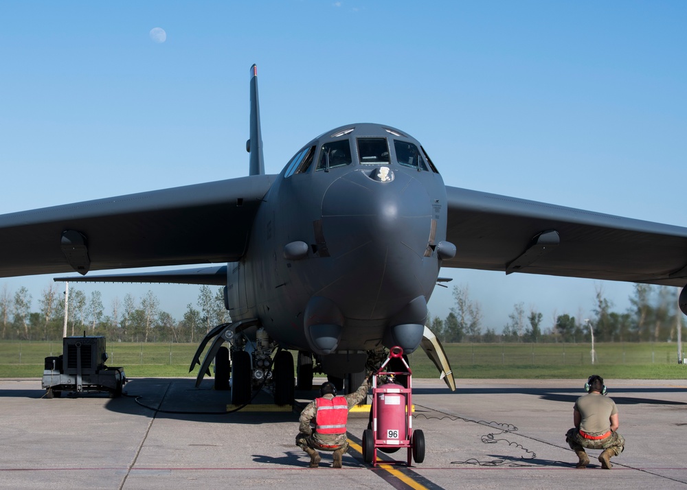 B-52H Stratofortresses integrate with Norwegian aircraft in high North